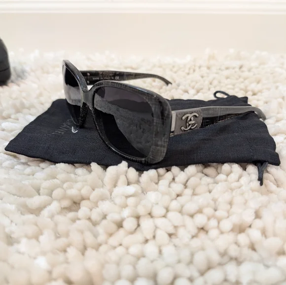 Authentic Chanel Tweed Effect Quilted CC Turnlock Sunglasses Dark Grey - Picture 3 of 12